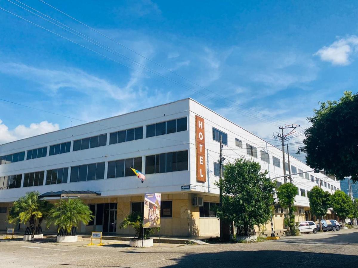 Hotel Mall Santana Del Rio La Dorada Exterior photo