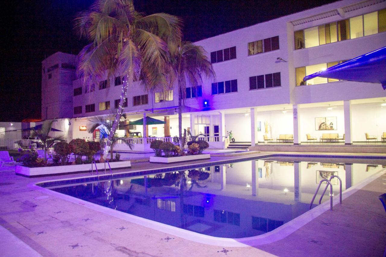 Hotel Mall Santana Del Rio La Dorada Exterior photo