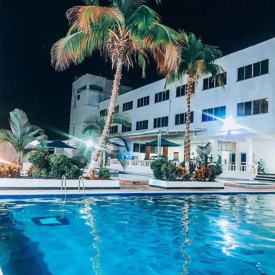 Hotel Mall Santana Del Rio La Dorada Exterior photo