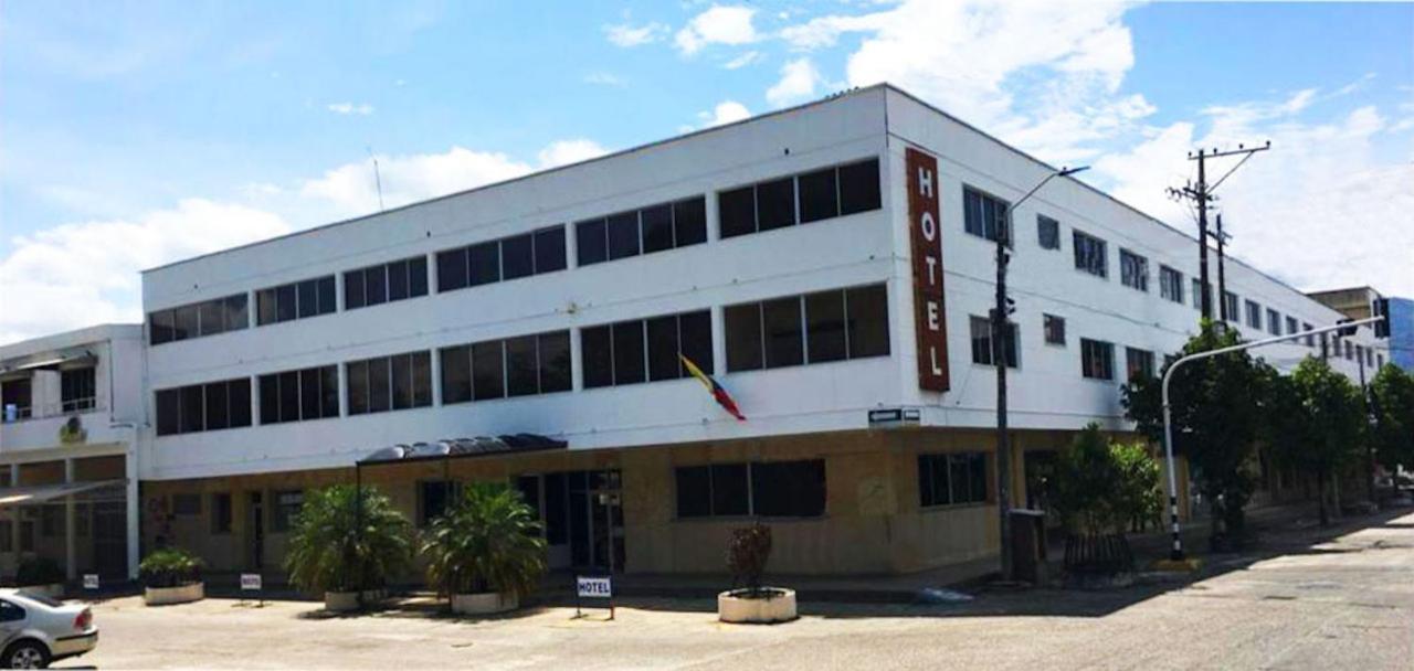 Hotel Mall Santana Del Rio La Dorada Exterior photo